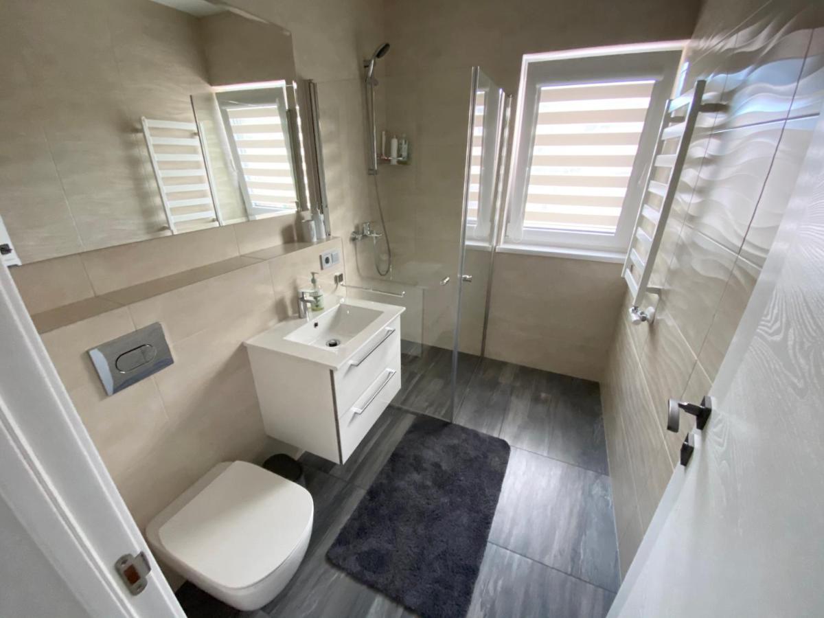 New J&R Apartment Near Girstutis, Free Private Parking & Self Check-In Kaunas Buitenkant foto